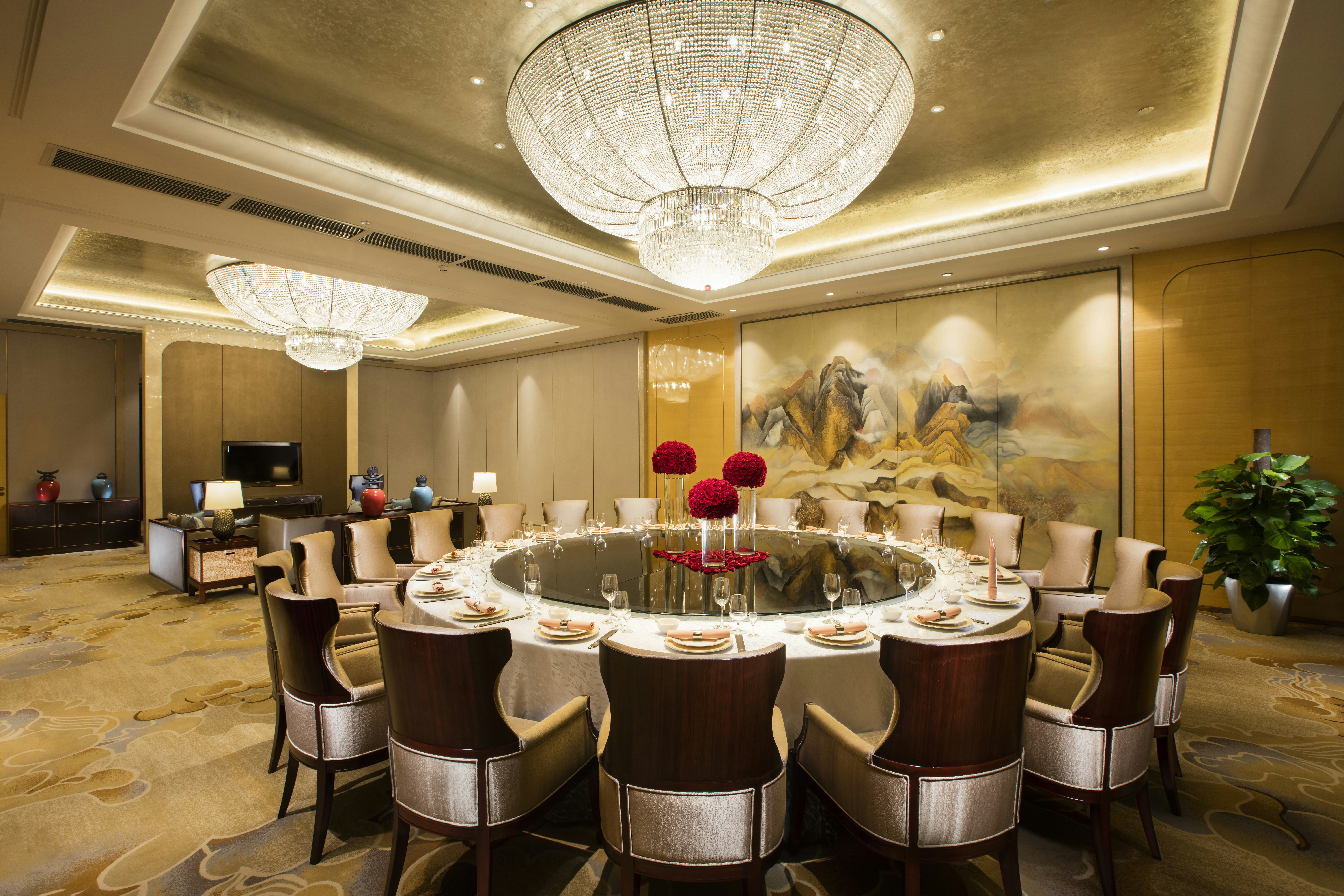 HILTON WUHAN RIVERSIDE 51/79