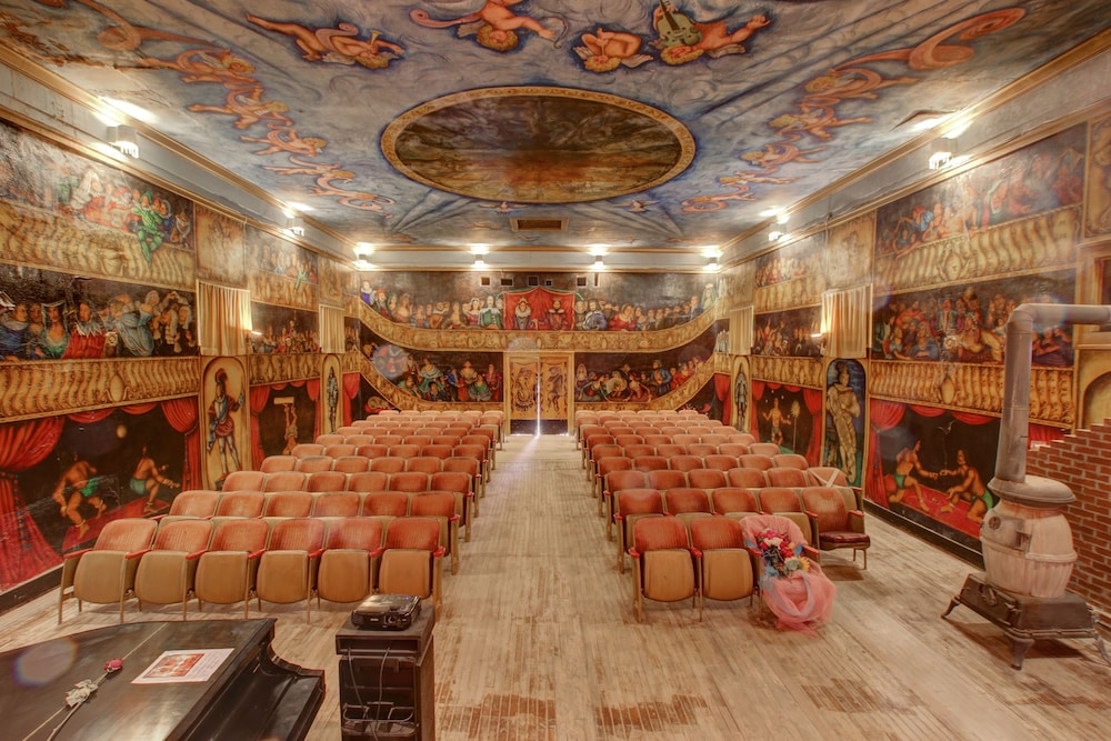 Amargosa Opera House 60/67