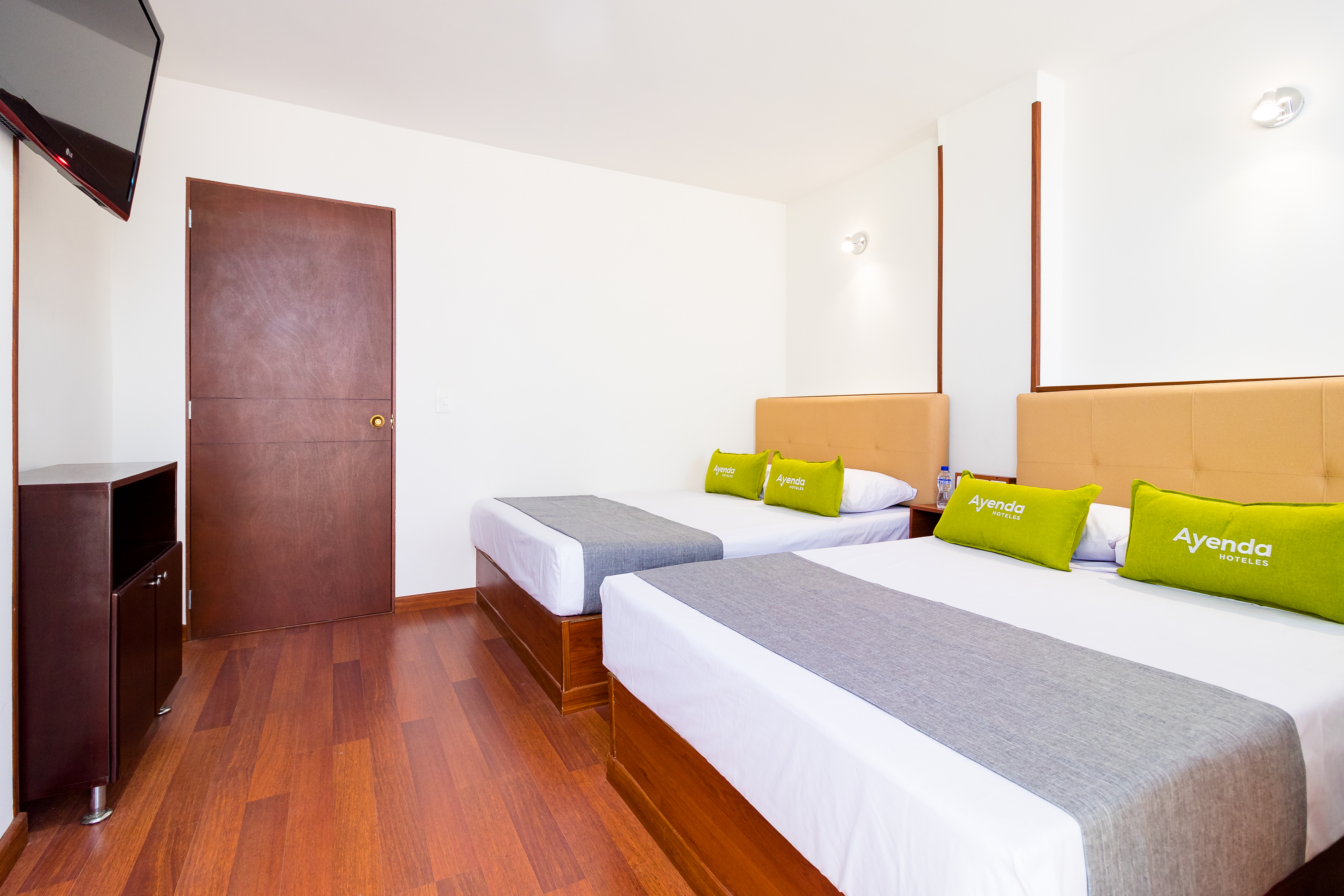 ROOM, QUADRUPLE