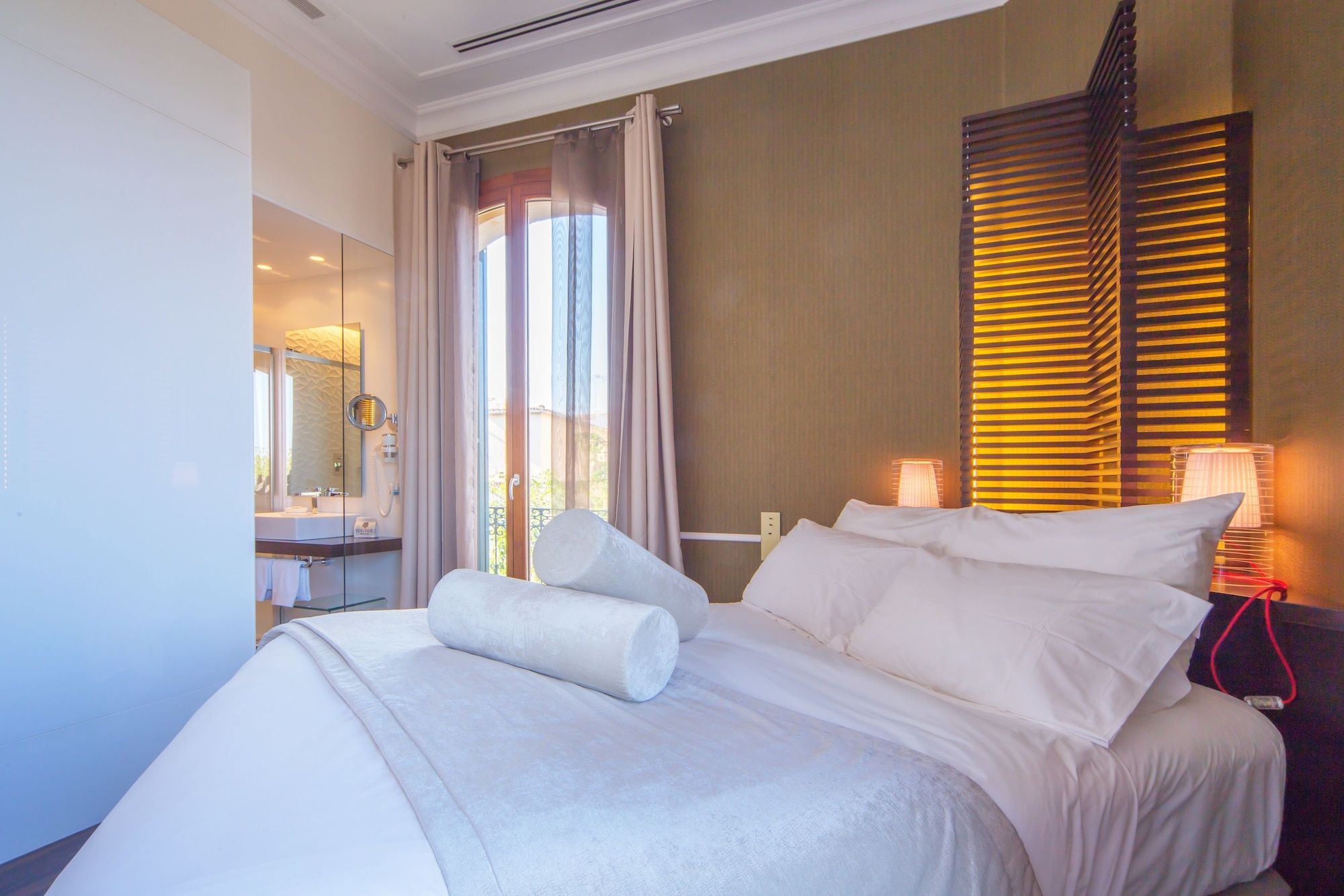 SUPERIOR, DOUBLE BED