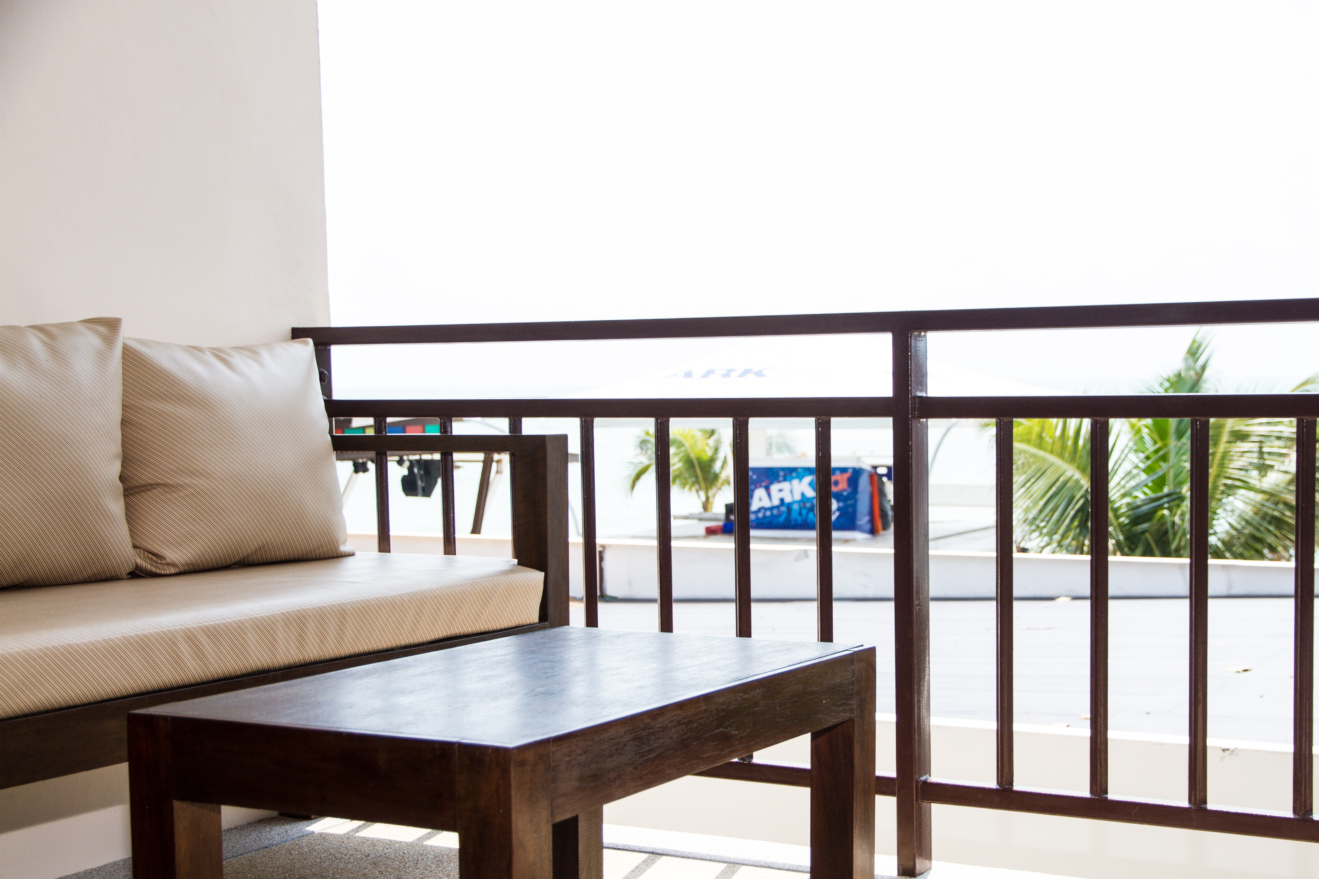 Ark Bar Beach Resort 6/64