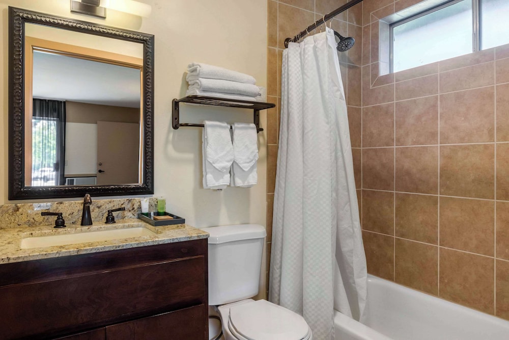 Carlton Oaks Lodge, Ascend Hotel Collection 69/71