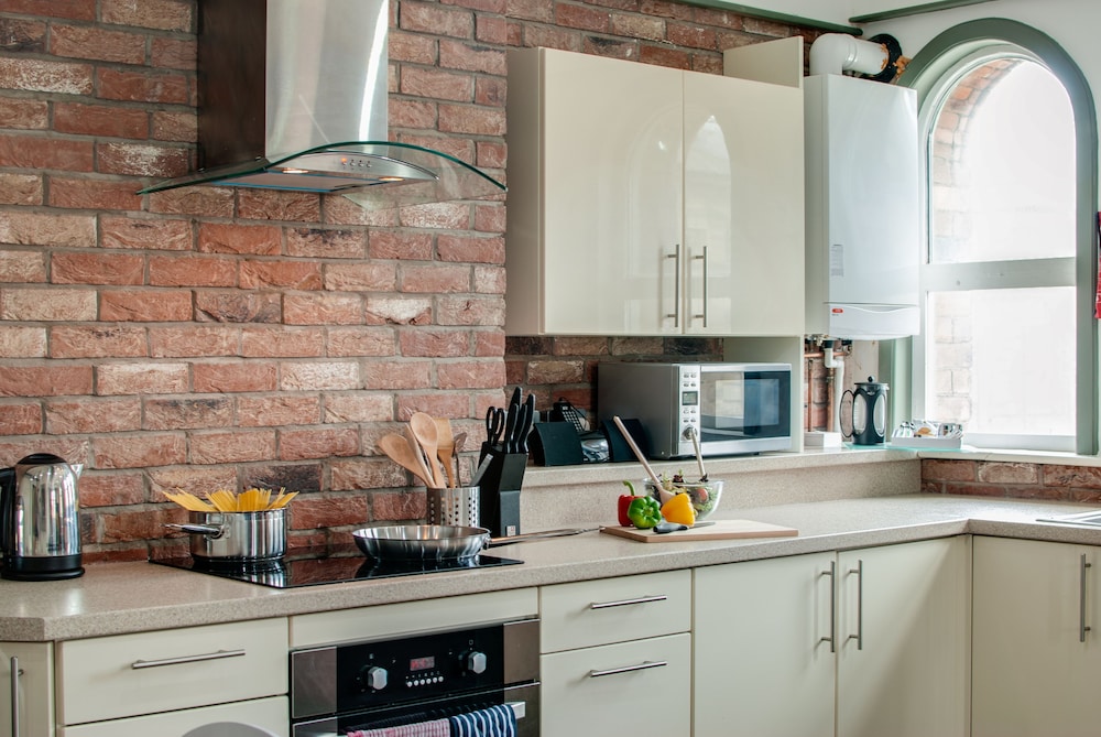 Base Serviced Apartments - Sir Thomas Street 5/57