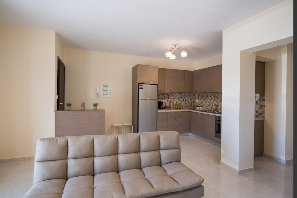 Bounatsa Studios & Apartments 6/43