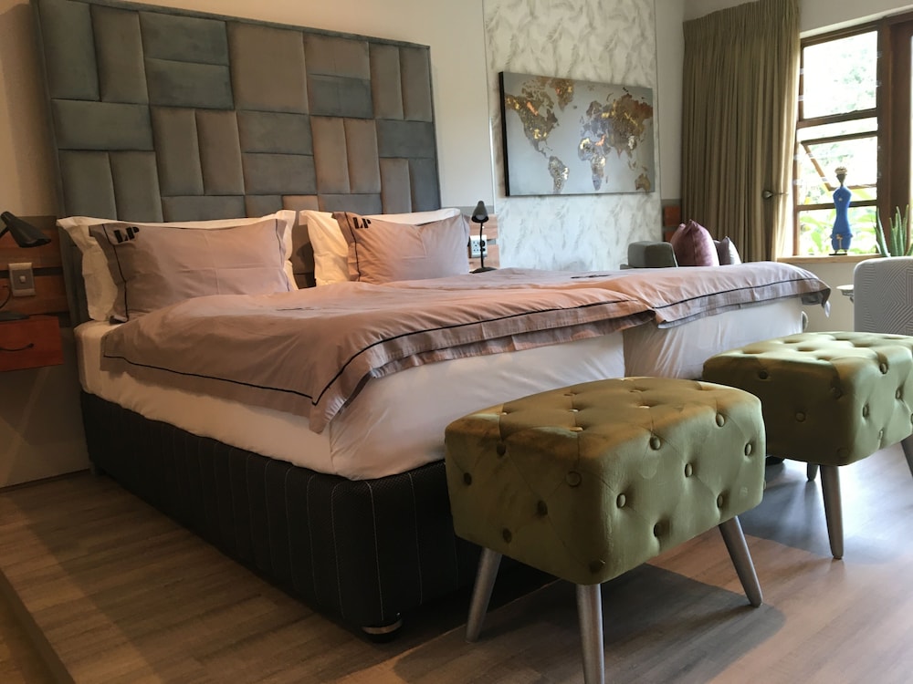 Lily Pond Country Lodge 23/82