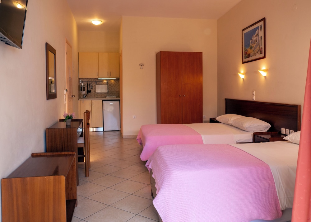 Loukas Hotel &amp; Apartments 18/50