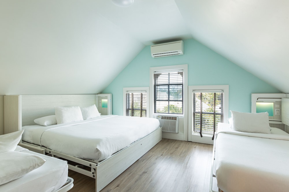 Nyah Key West Adult Only 10/65