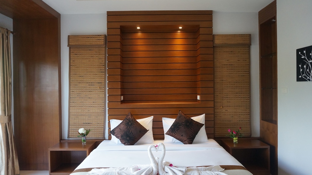 DELUXE, DOUBLE BED