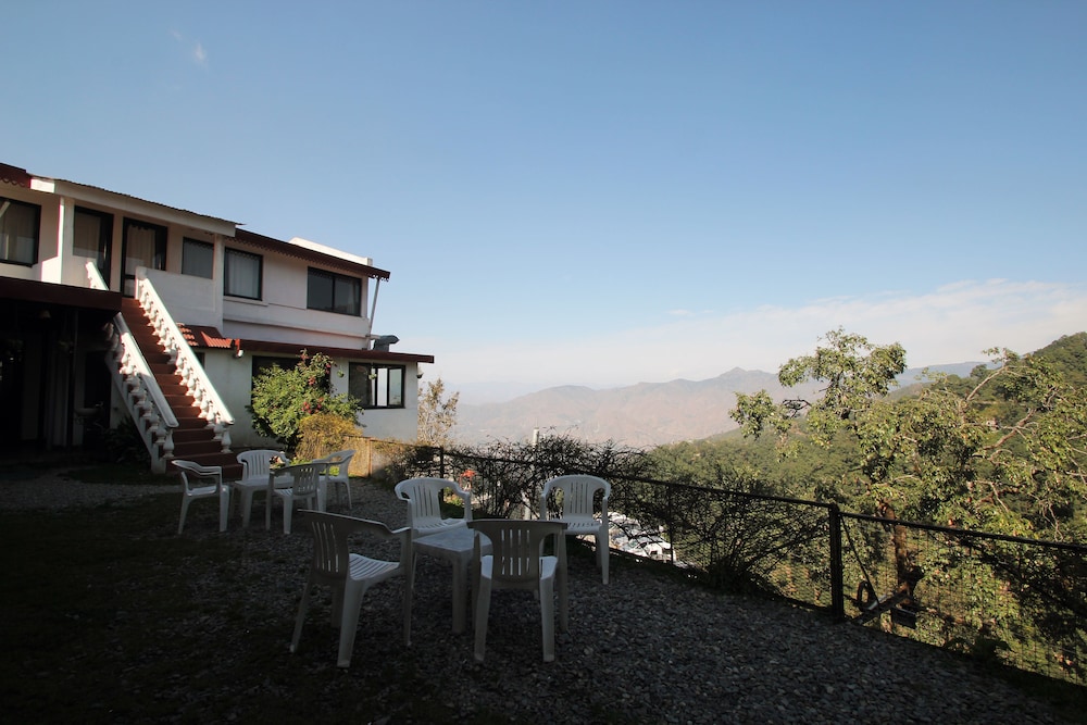 HOTEL HIMALAYAN CLUB 34/48