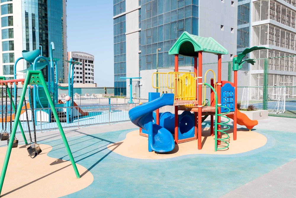 S Plaza Suites Hotel 54/70