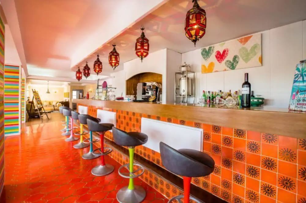 BELLA COLINA VINTAGE HOTEL 1953 4/30