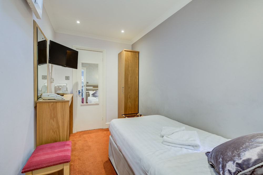 Kingsway Park Hotel At Park Avenue 27/68