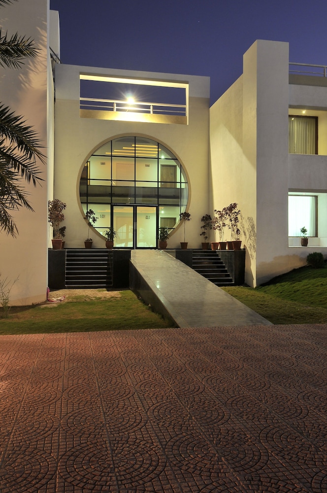 INDER RESIDENCY 52/58