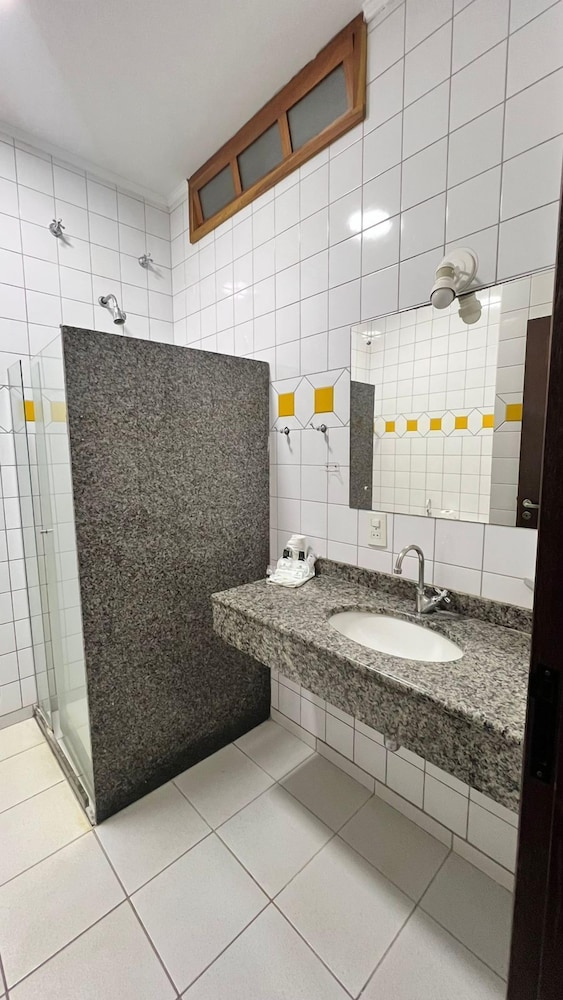 Maria Plaza Hotel 65/65