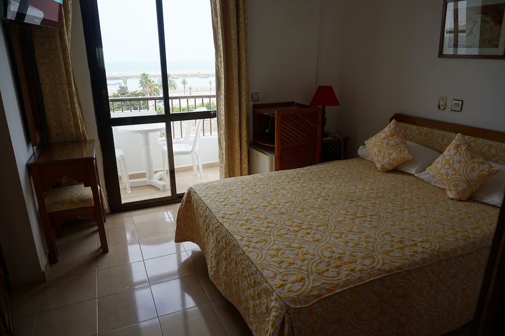 ROOM, SINGLE