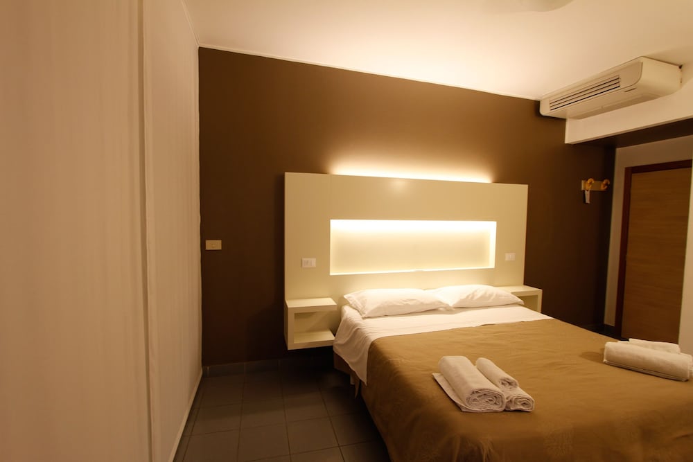 Hotel Desire 30/45