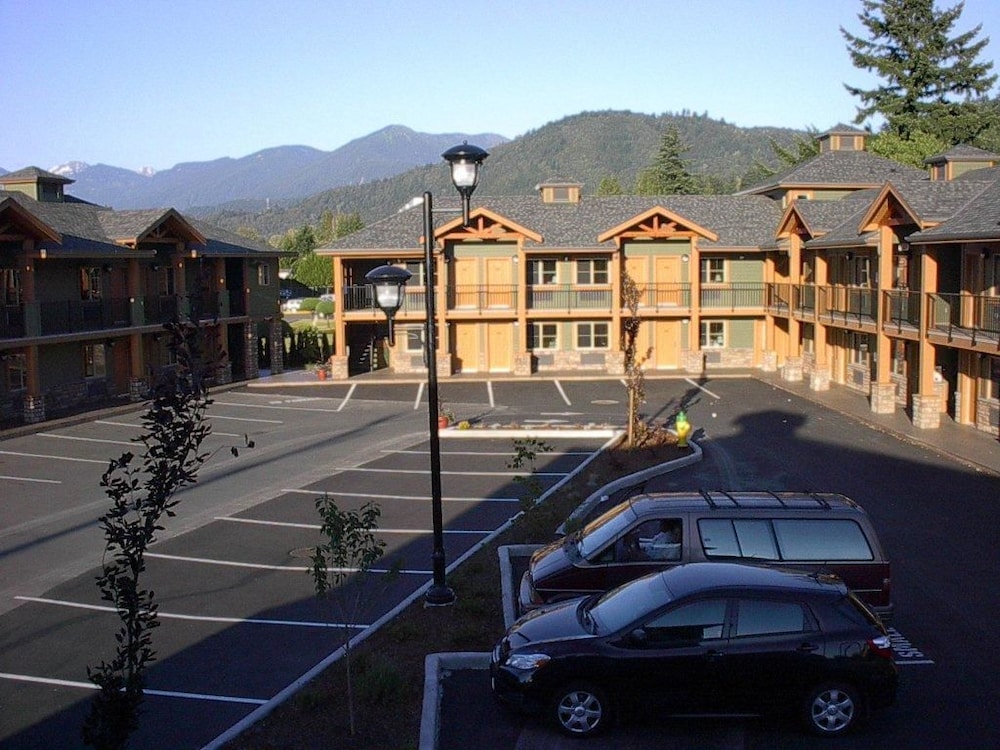 Vedder River Inn 36/46