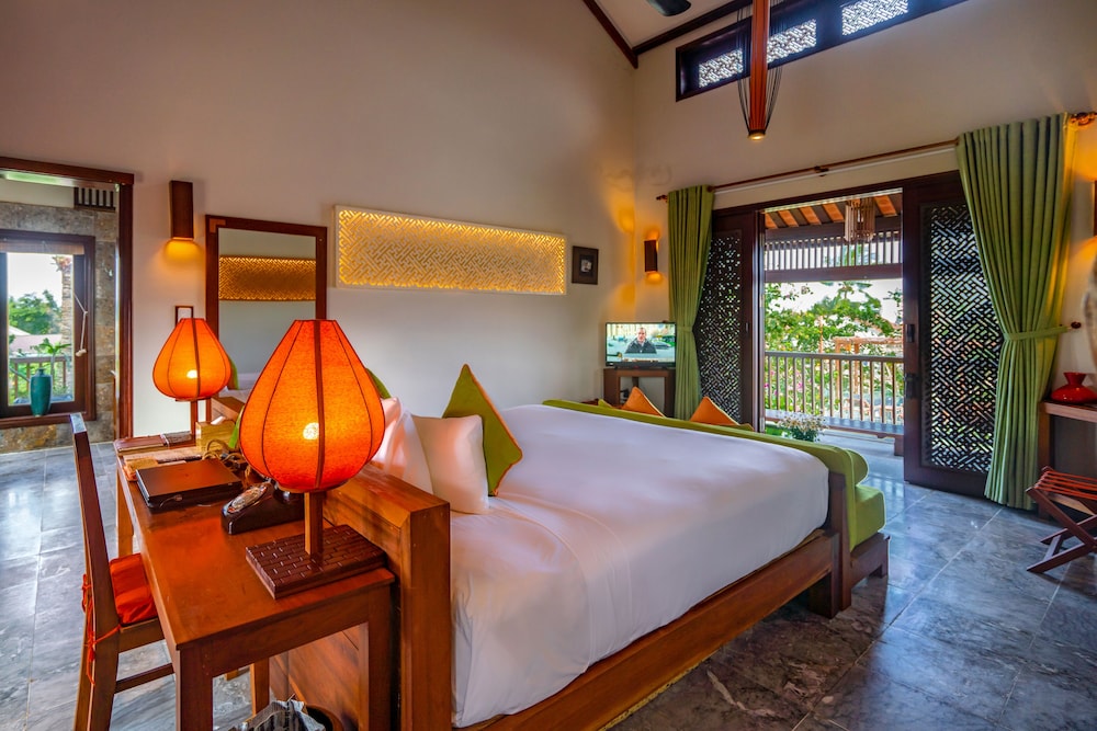 GRAND, COUNTRY, DOUBLE BED