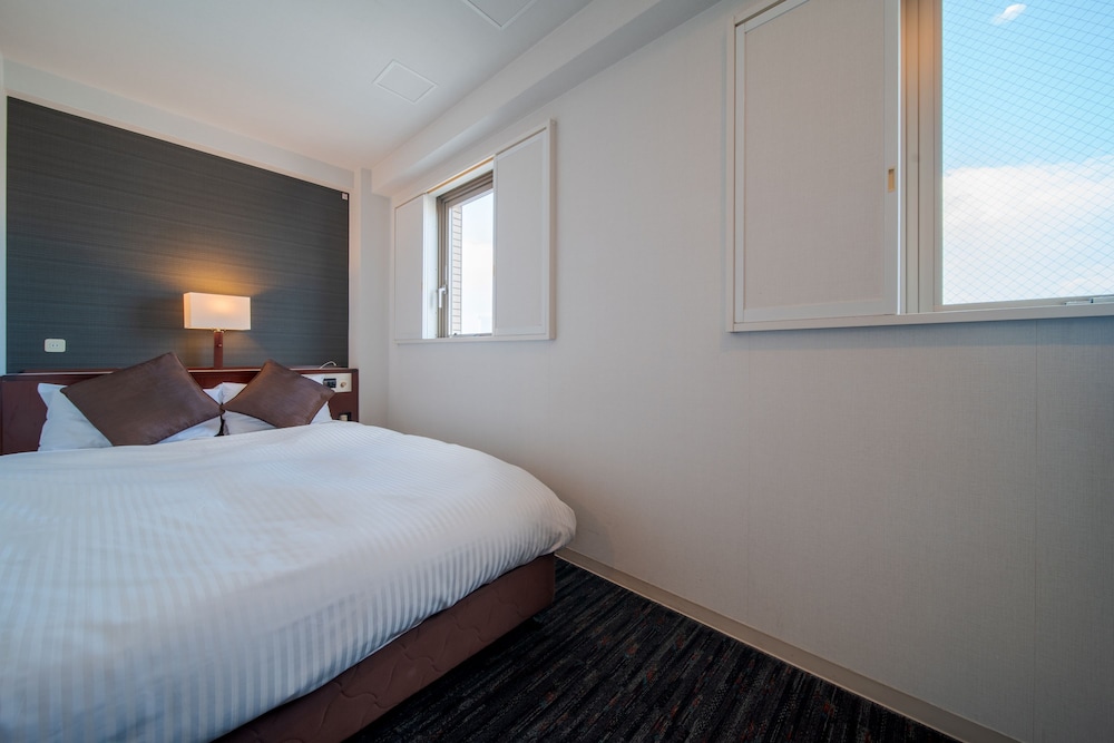 ROOM, DOUBLE BED