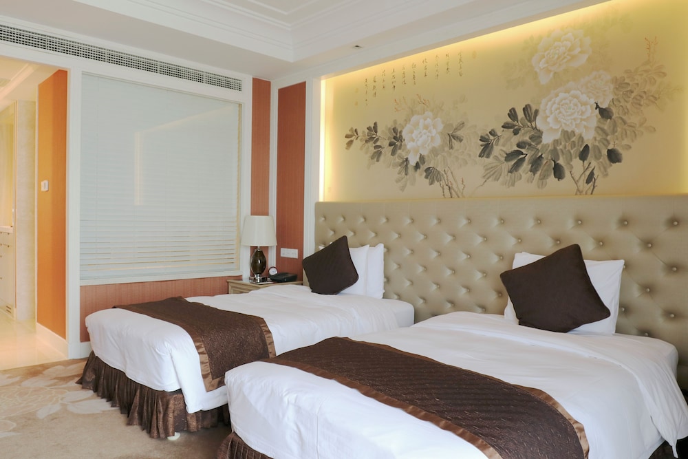 Tonino Lamborghini Hotel Kunshan City Center Package 12/41