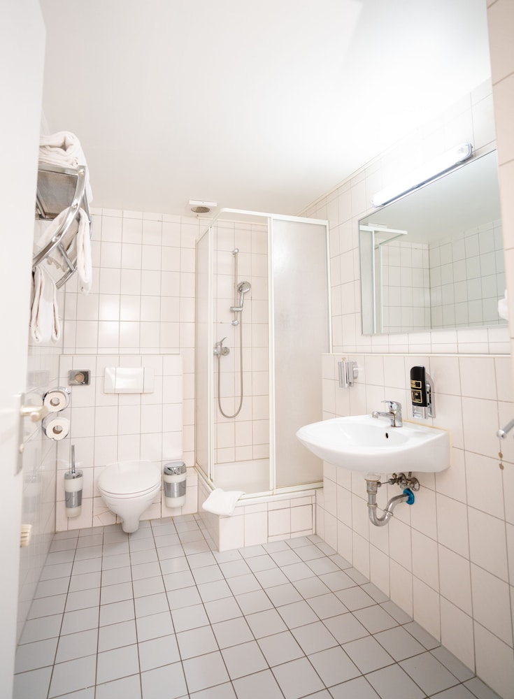 Parkhotel Lindenhof 36/40
