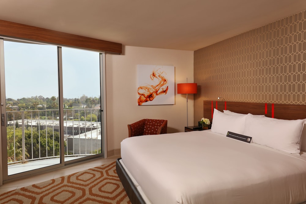 WEST COAST, KING BED