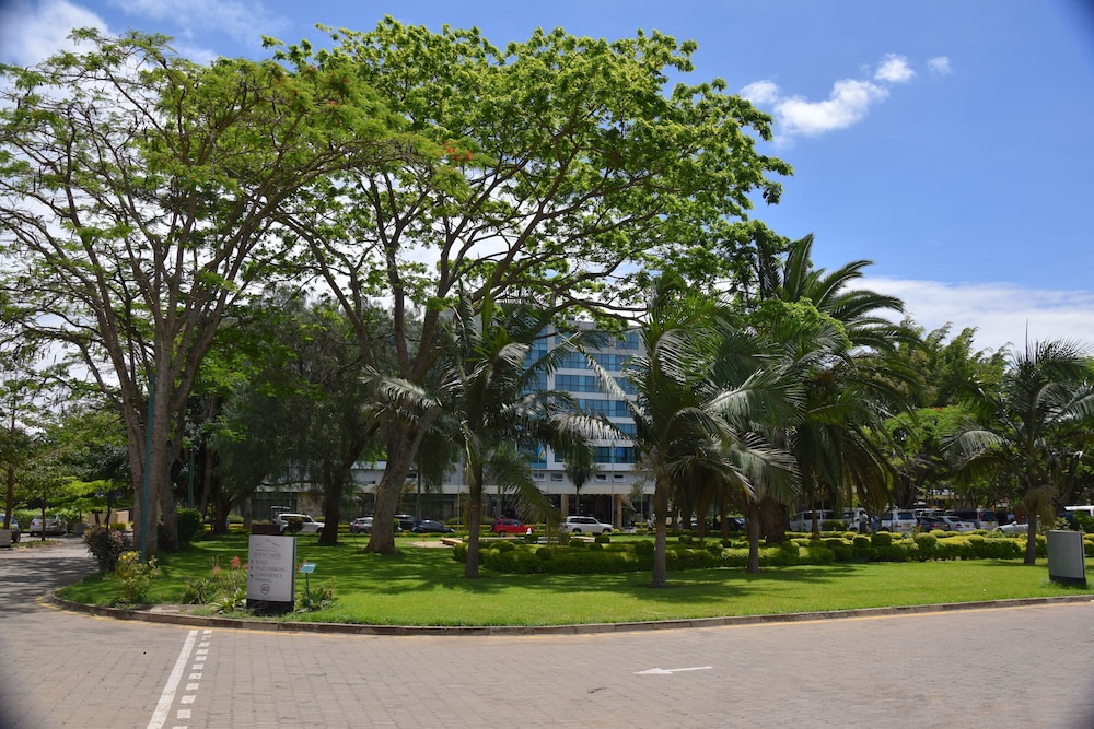 Mount Meru Hotel 67/72