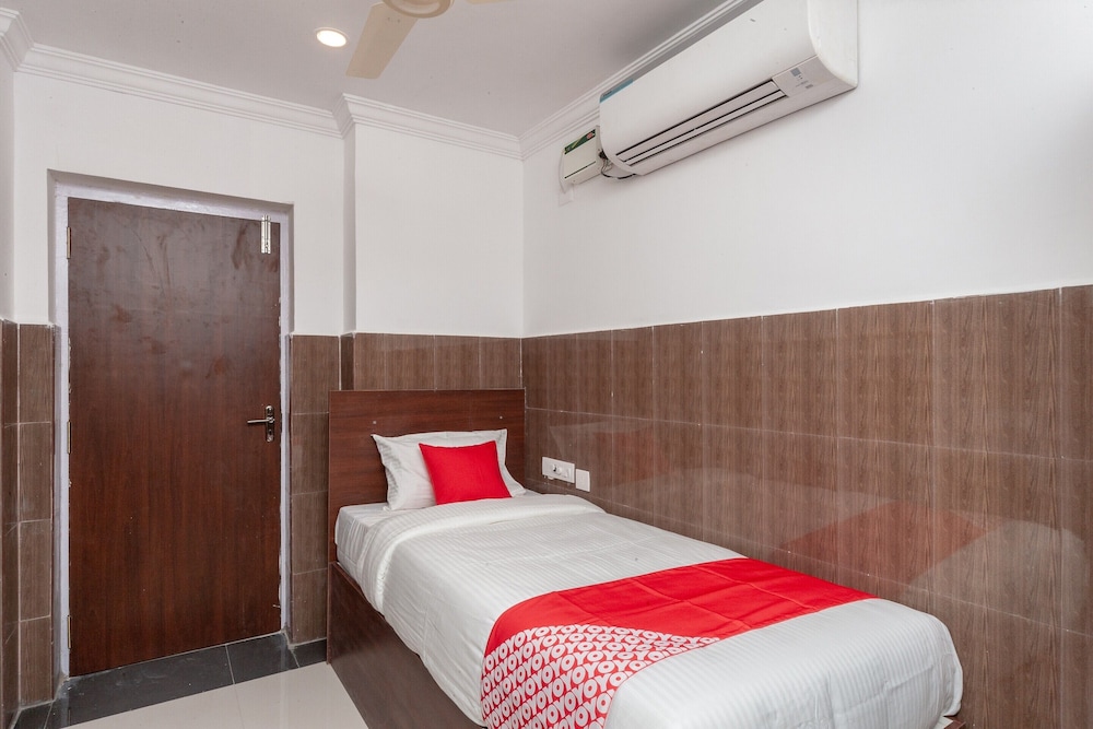 Oyo 27775 Hotel Srinivasa Residency 20/26
