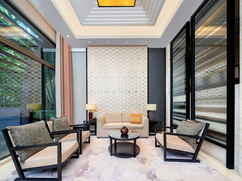 Pullman Oceanview Sanya Bay Resort and Spa 48/76