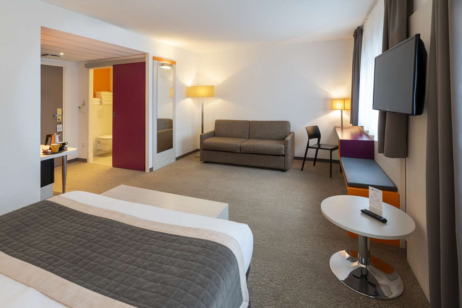 غرفة عائلية بسرير كوين مع أريكة، Best Western Colmar Expo 3/5