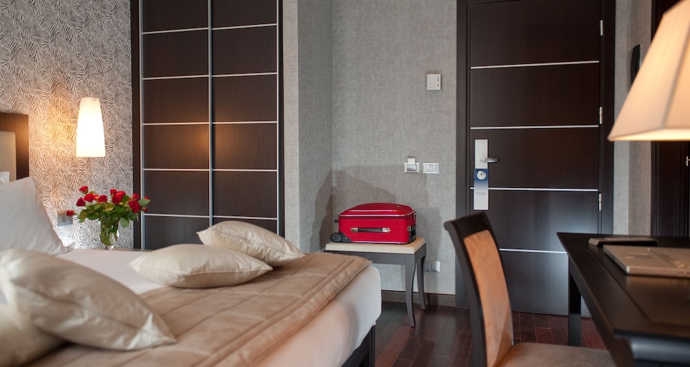 Fiume Hotel 37/53