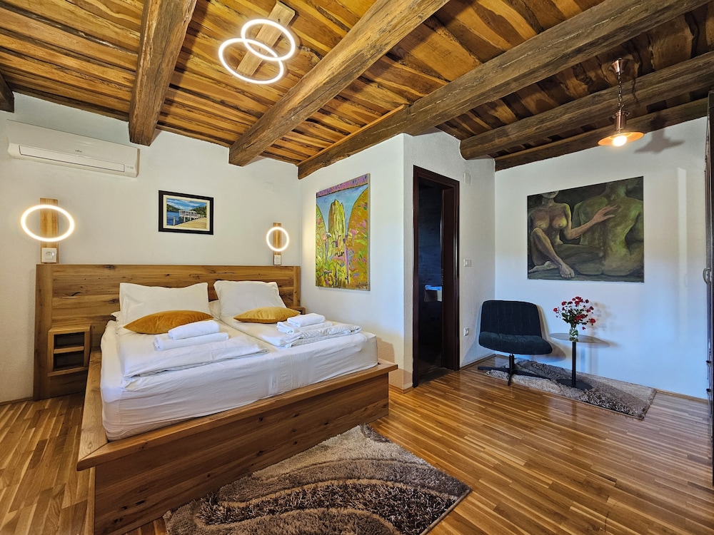 Superior, Queen Bed, Terrace