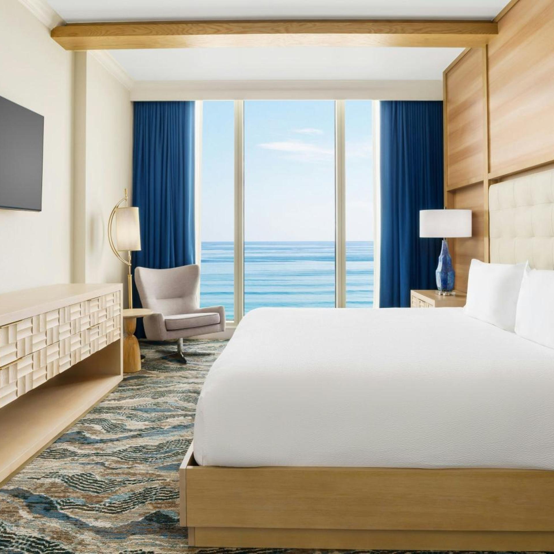 1 Bedroom, Penthouse, Apartment, King Bed, Ocean Front, Dining Area, Sofa