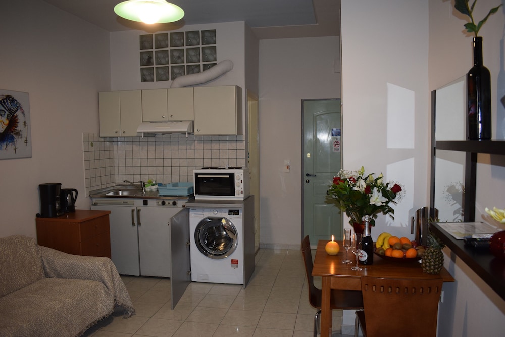 Alena Apartments 24/50