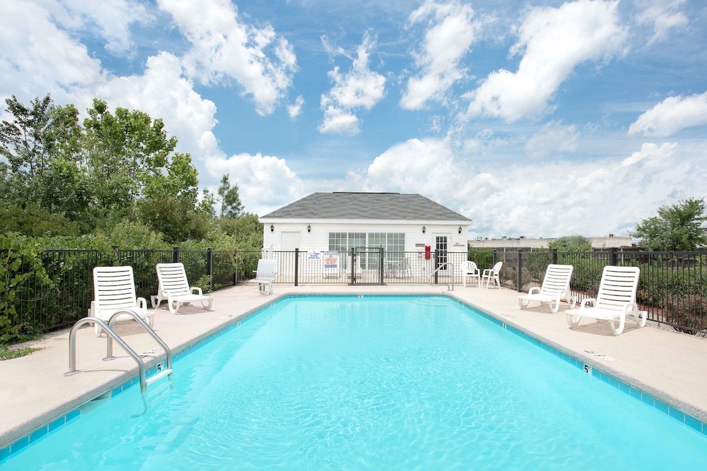 Baymont By Wyndham Roanoke Rapids 21/24