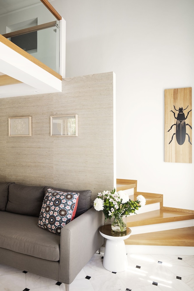 Casa Delfino Suites 63/93