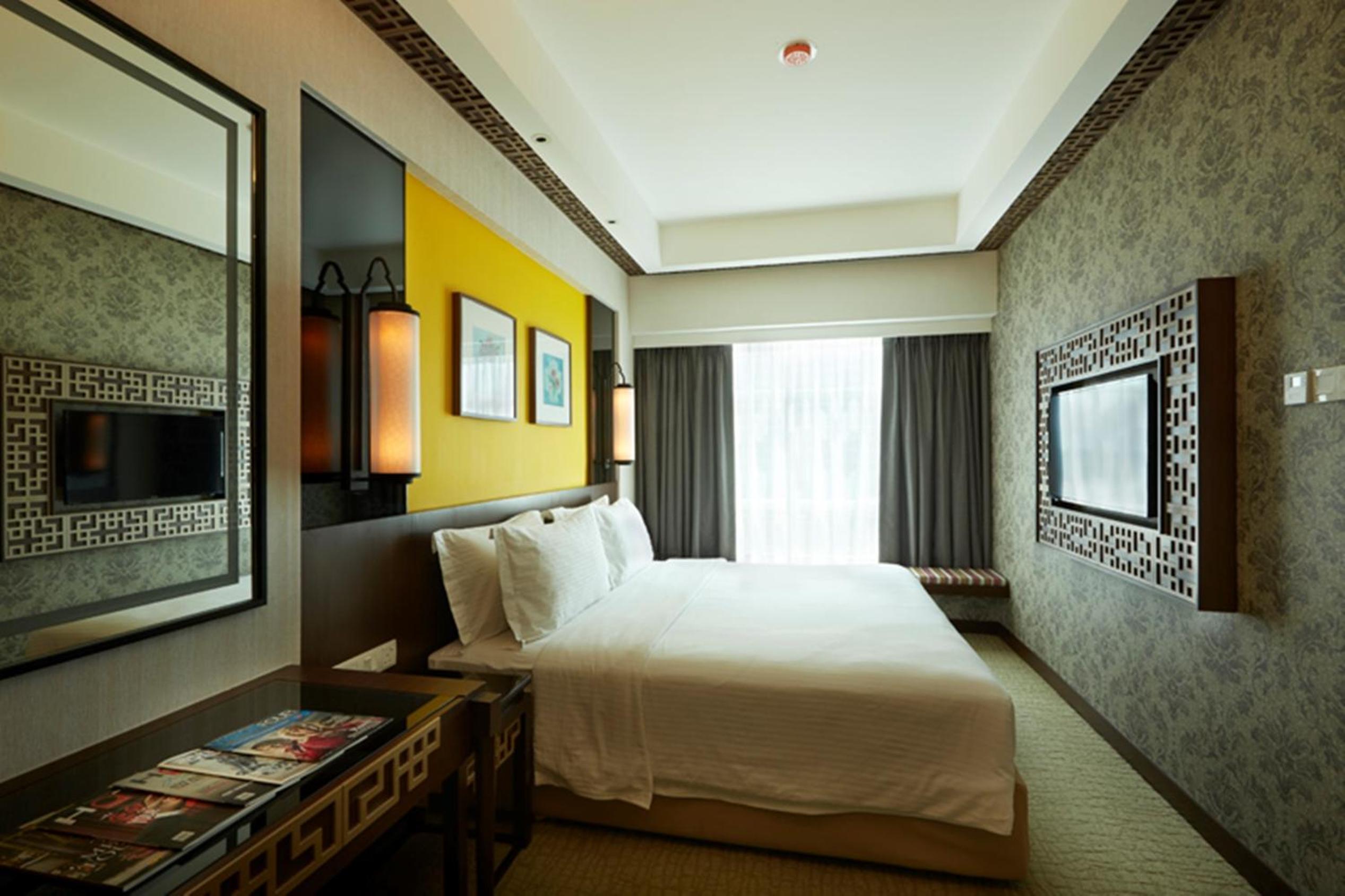DELUXE SUITE