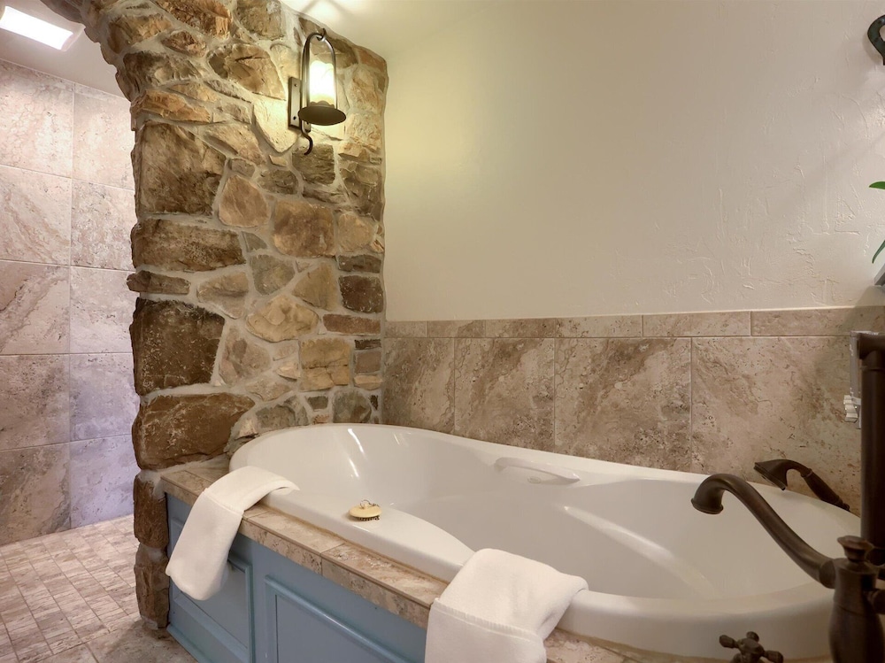 Hideaway, King Bed، Battlefield Bed &amp; Breakfast Inn 8/10