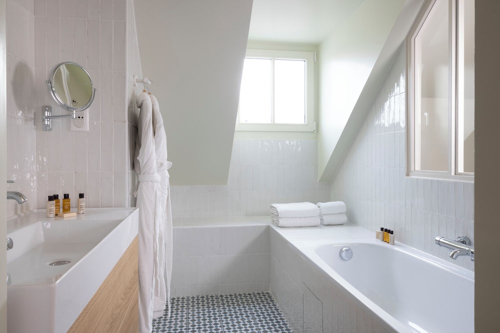 Le Petit Oberkampf Hotel and Spa 52/56