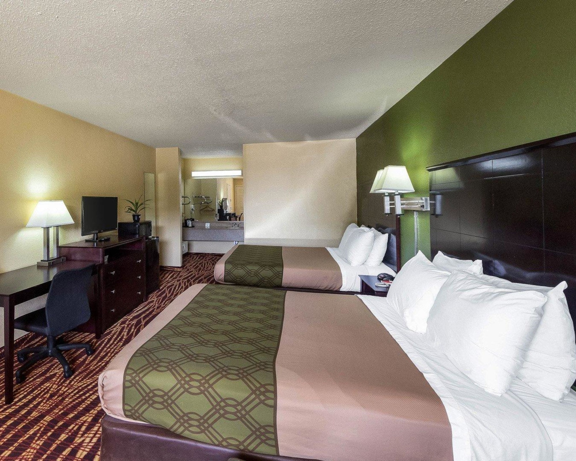 غرفة قياسية بسريرين كوين، Econo Lodge Inn & Suites San Antonio near Frost Bank Center 2/2