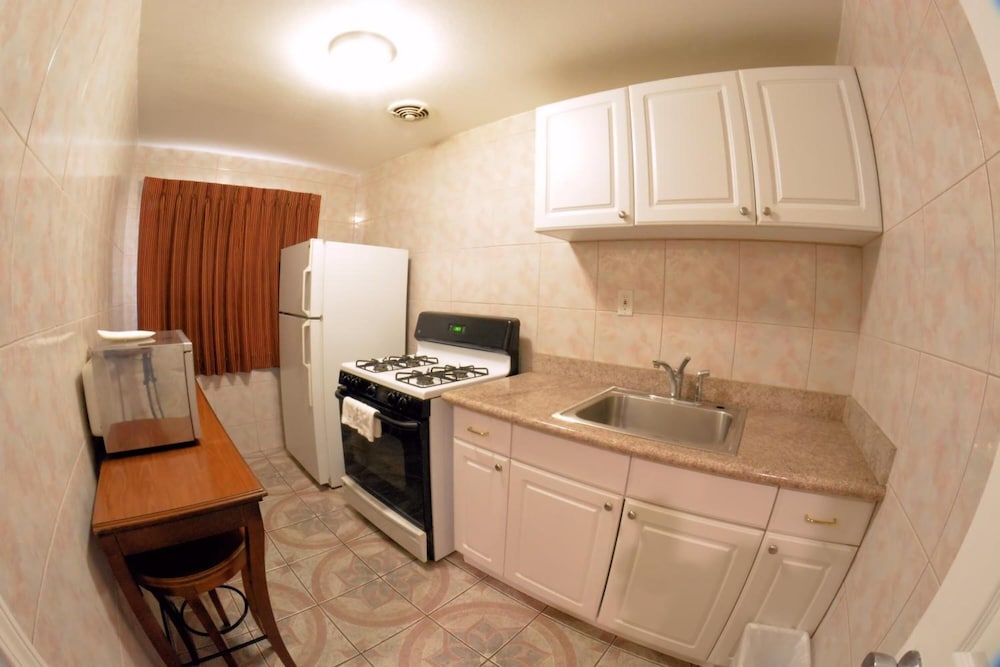 Palace Inn Oxnard 33/43