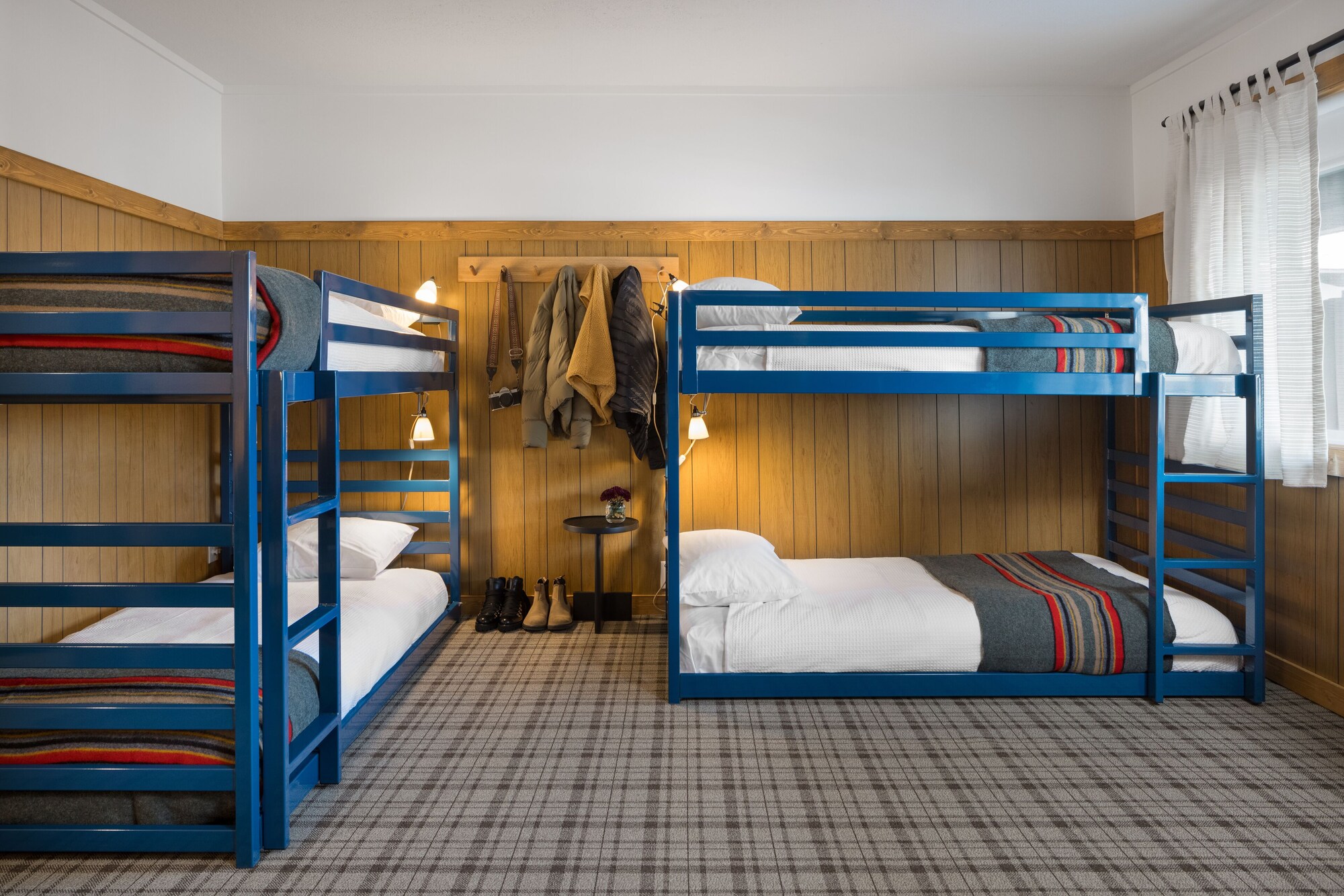 2 Bunk Beds