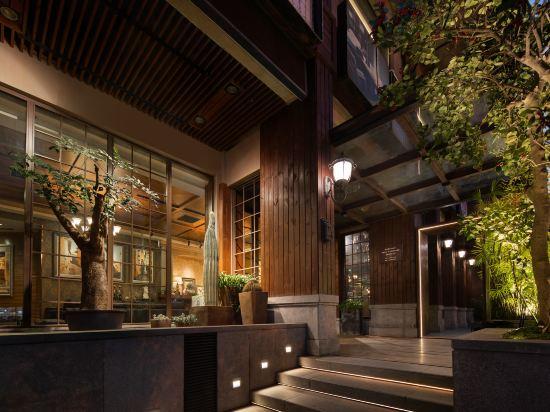 Elegant Hotel 20/48
