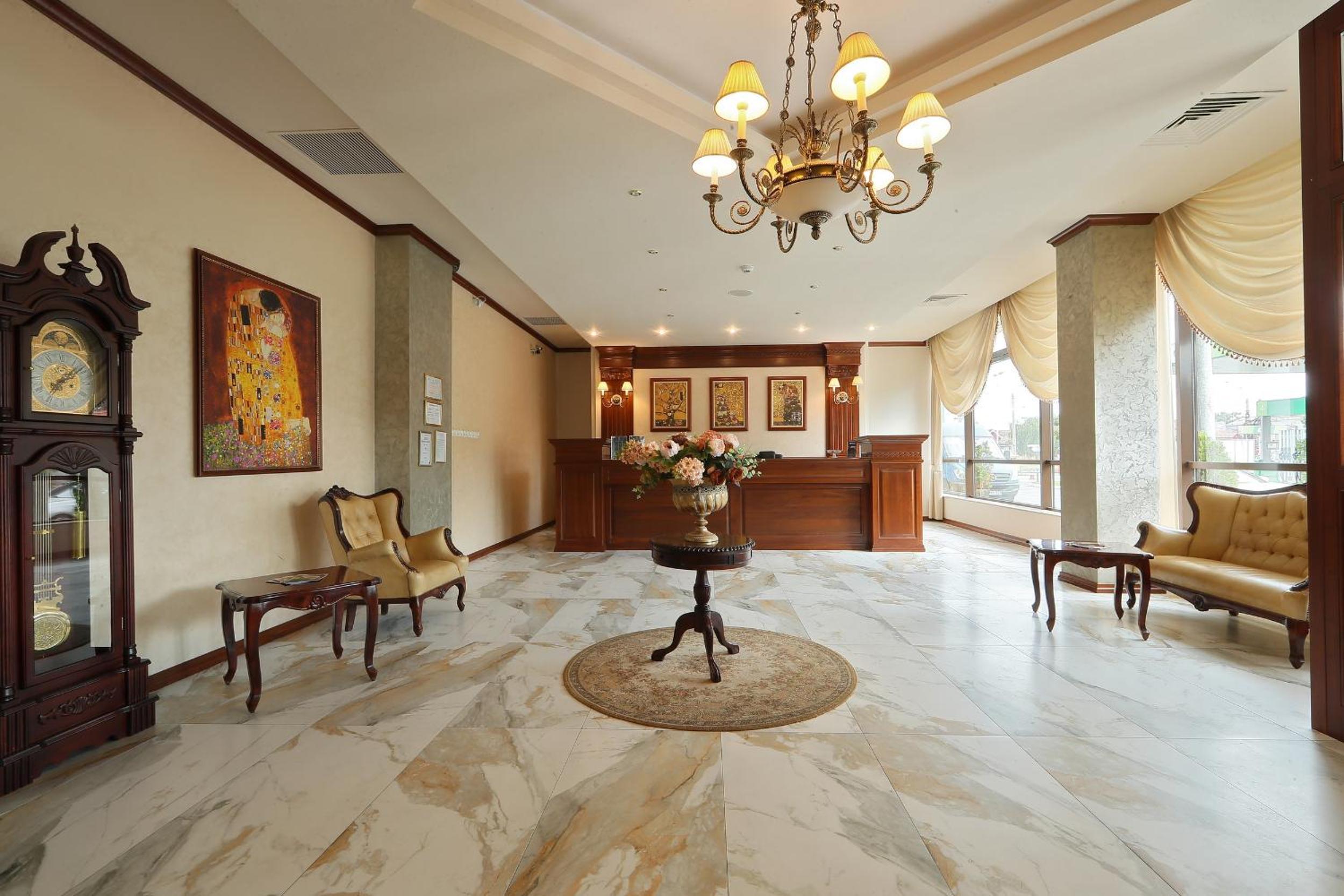 Impero Hotel 3/38