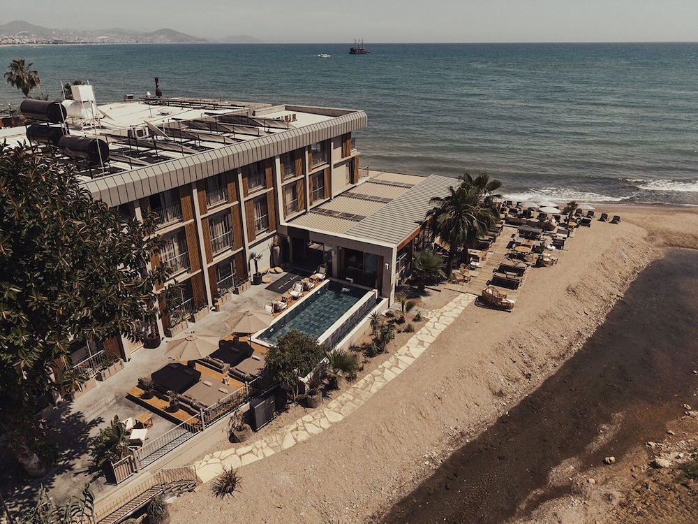 En Vie Beach Boutique Hotel-Adult Only 74/78