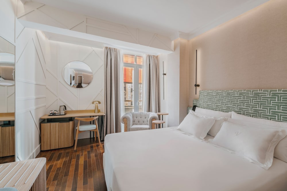 Room, Single, Double Bed, Street View