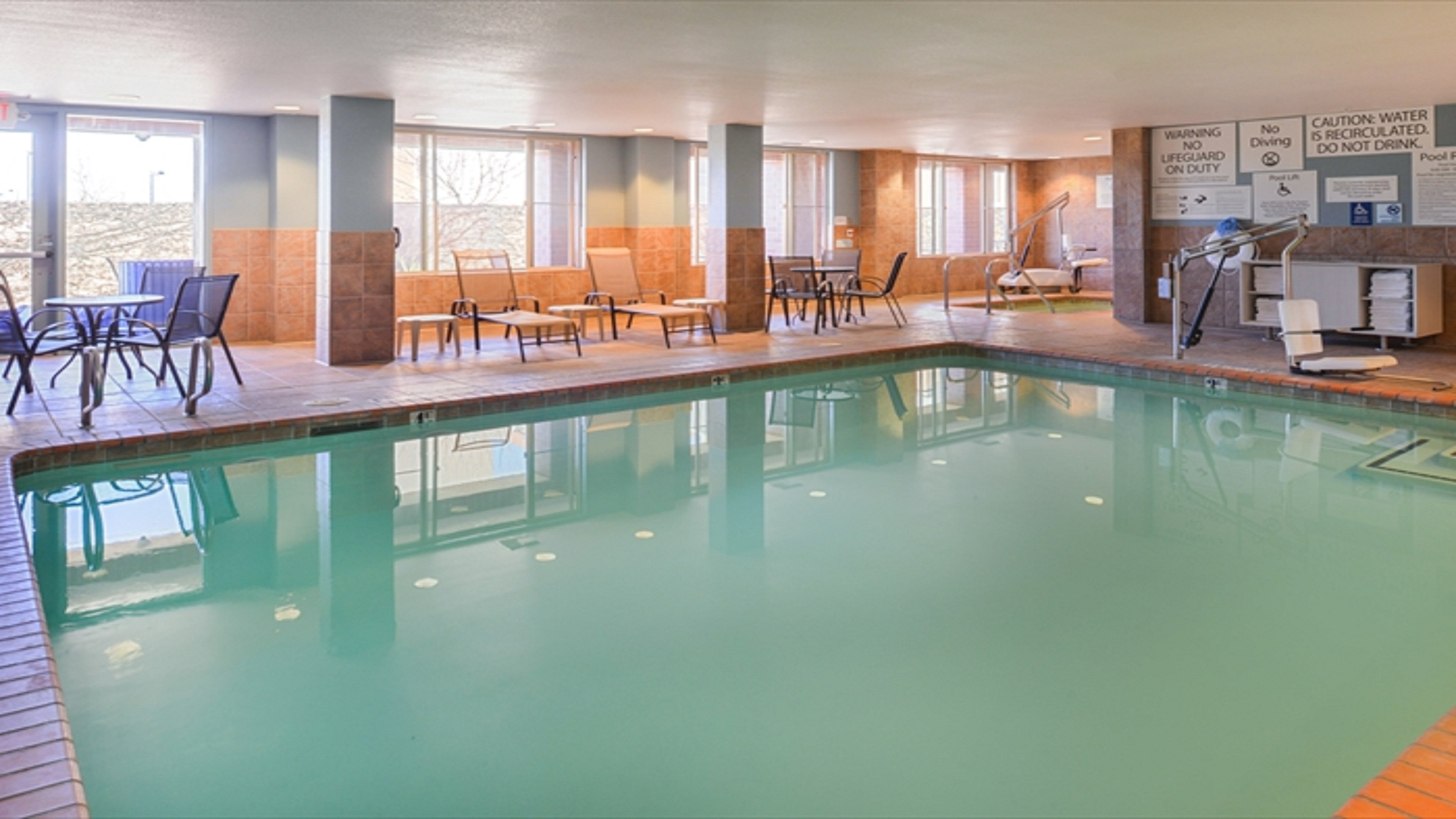 Holiday Inn Express Woodland 23/53