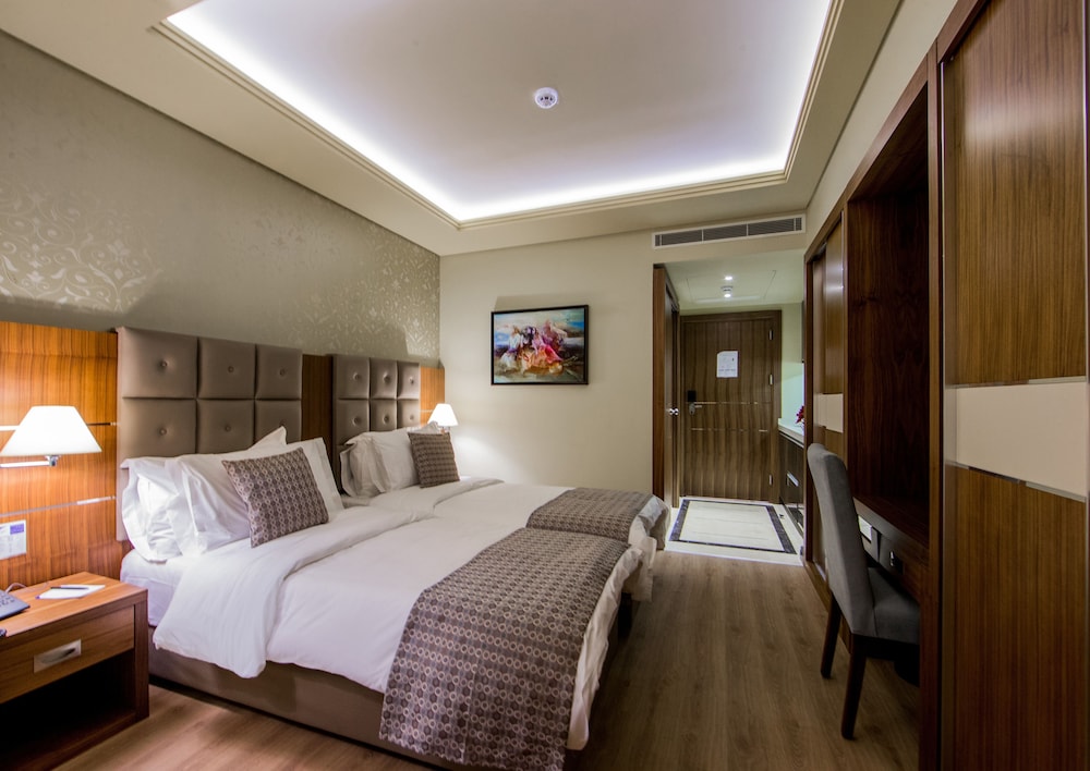 Gems Hotel 16/74