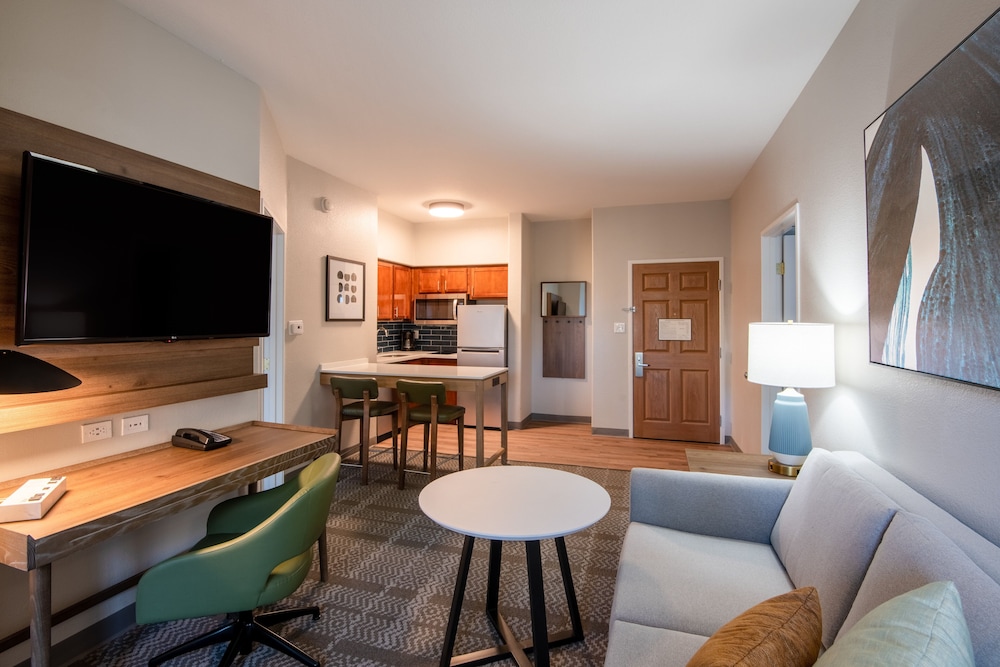 Staybridge Suites Phoenix-Glendale 36/65