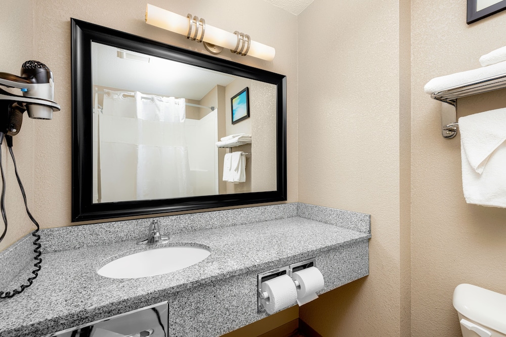 Home Inn and Suites Lloydminster 49/50